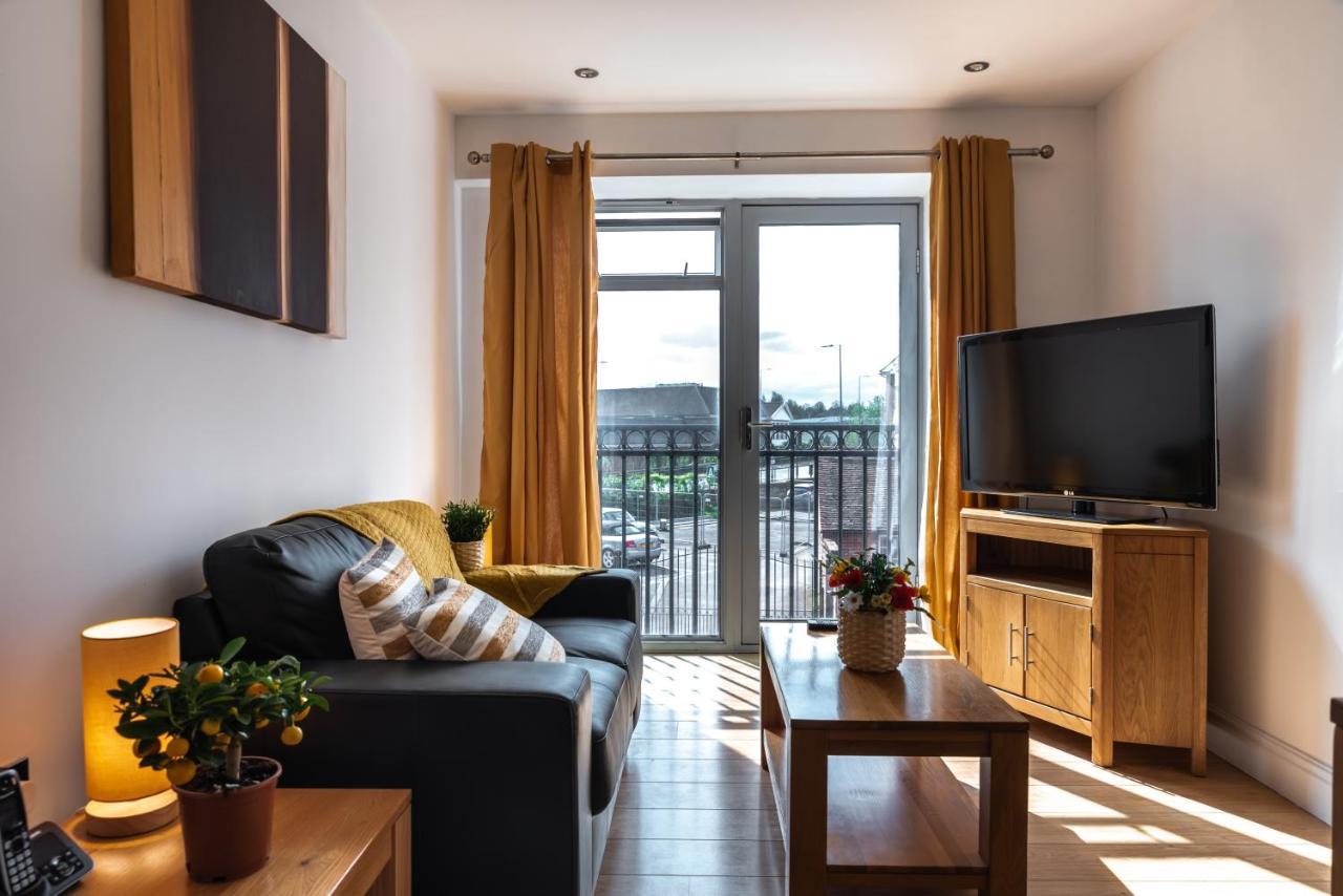 The Old Library - Modern Apartment With Rooftop Terrace Near The Train Station Newbury  Extérieur photo