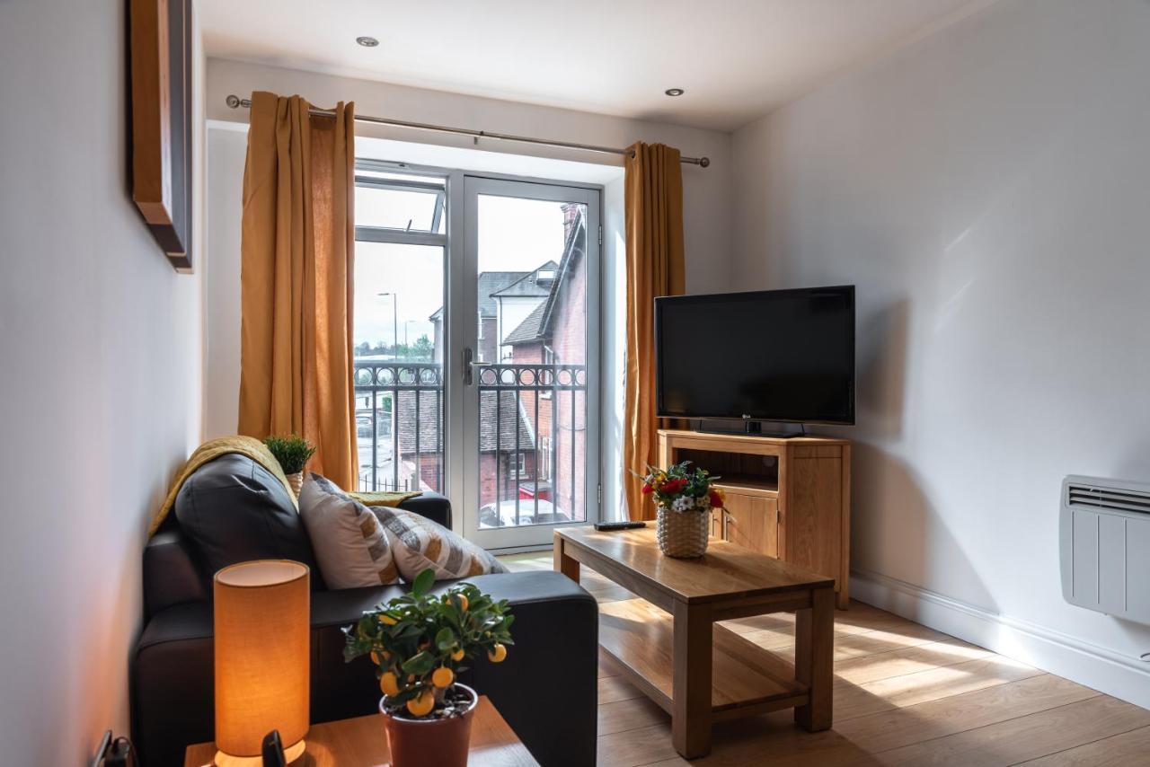 The Old Library - Modern Apartment With Rooftop Terrace Near The Train Station Newbury  Extérieur photo