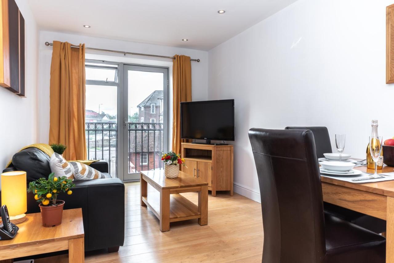 The Old Library - Modern Apartment With Rooftop Terrace Near The Train Station Newbury  Extérieur photo