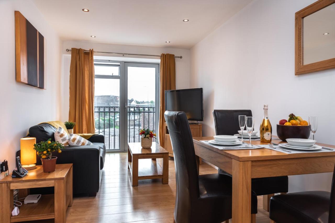 The Old Library - Modern Apartment With Rooftop Terrace Near The Train Station Newbury  Extérieur photo