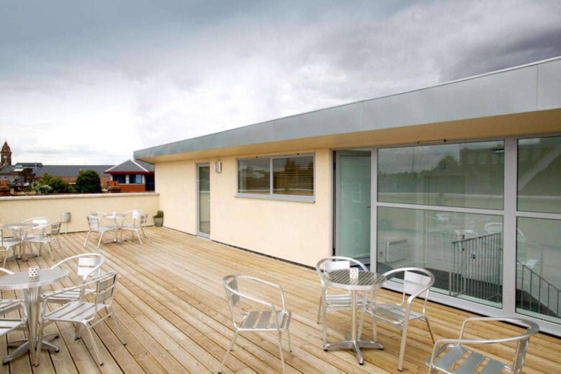 The Old Library - Modern Apartment With Rooftop Terrace Near The Train Station Newbury  Extérieur photo