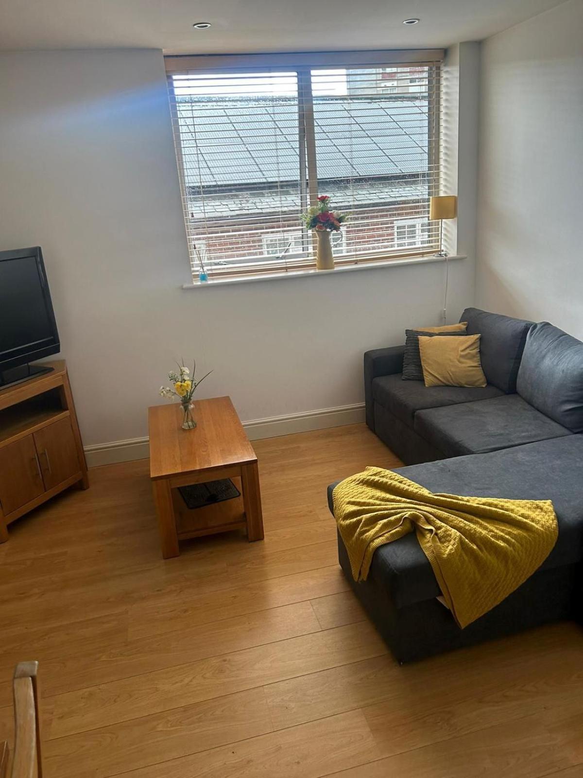 The Old Library - Modern Apartment With Rooftop Terrace Near The Train Station Newbury  Extérieur photo